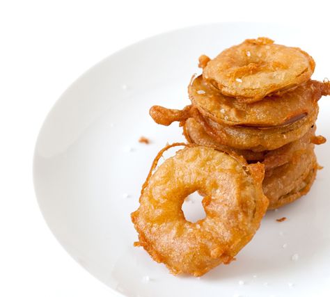 Why have I never had these?! Fried Apple, Apple Rings, Beer Battered, Fried Apples, Apple Dessert Recipes, Beer Batter, Beer Recipes, Snacks Für Party, Starters Recipes