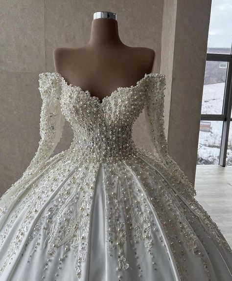 Ball Gown Dresses With Sleeves, Dress Modification, Wedding Ball Gown Princess, Turkish Wedding Dress, Extravagant Wedding Dresses, Big Wedding Dresses, Pearl Wedding Dress, Pearl Bride, Satin Bridal Gowns