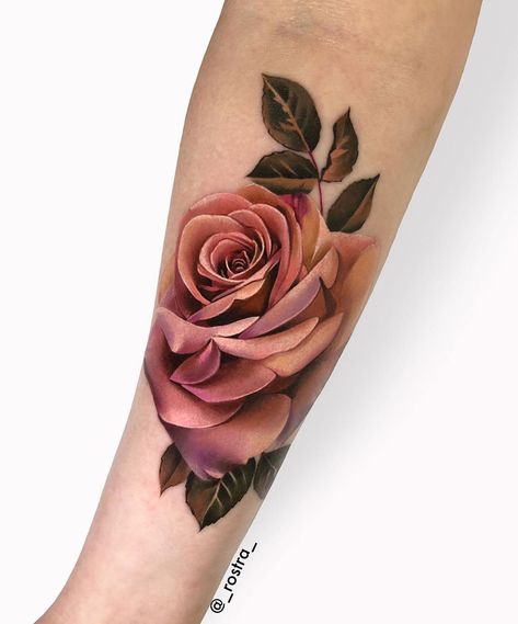 Pretty rose done on girl's forearm, the colors are fairly dull, with a mixture of pinks and oranges. Mandala Rose Tattoo, Realistic Flower Tattoo, Flower Tattoo Meanings, Rose Tattoos For Women, Shape Tattoo, Tattoo Zeichnungen, Tattoos Geometric, Tattoo Desings, Rose Tattoo Design