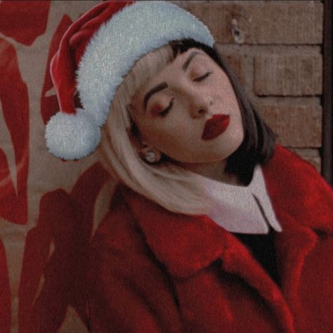 Melanie Christmas Pfp, Christmas Melanie Martinez Pfp, Christmas Melanie Martinez, Melanie Martinez Christmas Pfp, Melanie Martinez Christmas, Melanie Wallpaper, Xmas Pfp, Christmas Profile Pictures, Christmas Pfps