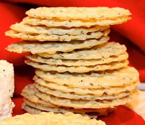 Pizzelle Crackers, Pizzelles Cookies, Pizelle Recipe, Italy Abruzzo, Pizzelle Iron, Savory Cookies, Pizzelle Cookies, Pizzelle Recipe, Central Italy