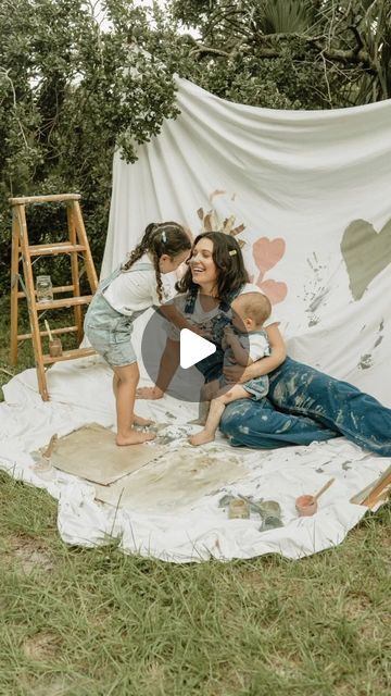 Motherhood Paint Shoot - White Sheets Outdoor Paint Photoshoot, Clothesline Photoshoot, Painting Photoshoot, Motherhood Painting, Paint Photoshoot, Photography Trends, Amazing Artists, Paint Photography, Family Painting