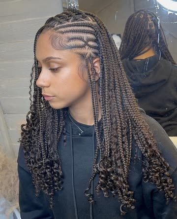 View this Snap from braids_and_beyond on Snapchat! Diva Braids With Curls, Fulani Braids With Highlights, Side Part Goddess Braids, Diva Braids Black Women, Side Fulani Braids, Short Fulani Braids With Curls, Fulani Braids Short, Brown Fulani Braids, Diva Braids