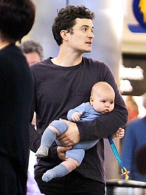 Men With Babies, Celebrity Baby Pictures, Men And Babies, Hot Dads, Celebrity Photography, Baby Poses, Baby Drawing, Holding Baby, Celebrity List