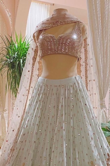 Mirror Embellished Lehenga Set Barat Lehnga, Traditional Lehenga Designs, Mirror Work Lehenga Choli, Mehandi Outfit, Dress Etiquette, Embellished Lehenga, Mehandi Outfits, Abhinav Mishra, Traditional Lehenga