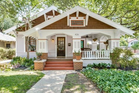 Craftsman Bungalow Exterior, Color Palette Neutral, Craftsman Home Exterior, Rooftop Gardens, Bungalow Exterior, Craftsman Exterior, Bungalow Homes, Quaint Cottage, Craftsman Style Home