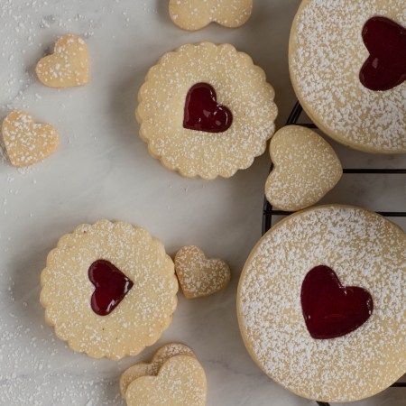 Raspberry Linzer Cookies – WestRosa Linger Cookies, Almond Linzer Cookies, Raspberry Linzer Cookies, Linzer Tart, Linzer Cookie, Cookie Cottage, Linzer Cookies Recipe, Jam Strawberry, Oreo Cheesecake Cookies