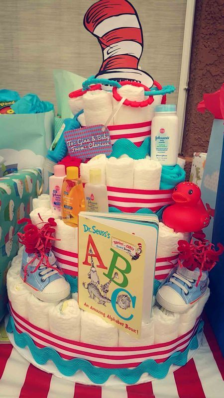 Dr. Seuss Baby Shower Diaper Cake Dr Suess Baby, Cake Cat, Baby Shower Cake Decorations, Dr Seuss Baby Shower, Dr. Seuss, Ideas Baby Shower, Baby Shower Crafts, The Cat In The Hat, Baby Shower Diaper Cake