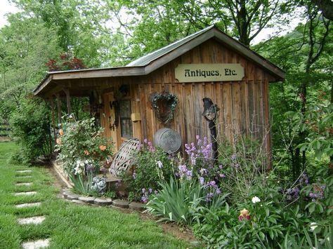 shed Unique Garden Sheds, Rustic Potting Shed, Rustic Sheds Ideas Backyards, Sheds Ideas Backyard, Cottage Garden Sheds, Garden Shed Interiors, Rustic Shed, Shed Decor, Craft Shed