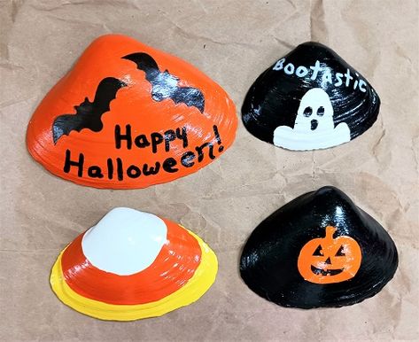 Painted Halloween Seashell Clam Shell Designs Painting Clam Shells, Halloween Seashells, Seashell Painting Ideas Easy, Shell Painting Ideas, Painting Seashells, Purple Crafts, Orange Craft, Oyster Ornament, Shell Painting