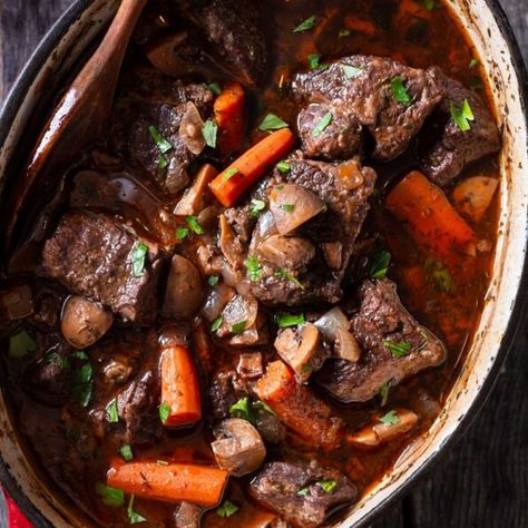 Pioneer Woman Beef Bourguignon Easy Beef Bourguignon, Slow Cook Turkey, Red Wine Beef Stew, Red Wine Beef, Beef Bourguignon Recipe, Turkey Stew, Fried Chicken Breast, Dutch Oven Cooking, Beef Bourguignon