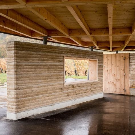 #rammedearthwall #stampflehmwand #rammedearth Earth Roof, Rammed Earth Homes, Earth Projects, Eco Buildings, Rammed Earth Wall, Earthship Home, Rammed Earth, Vantage Point, Earth Design