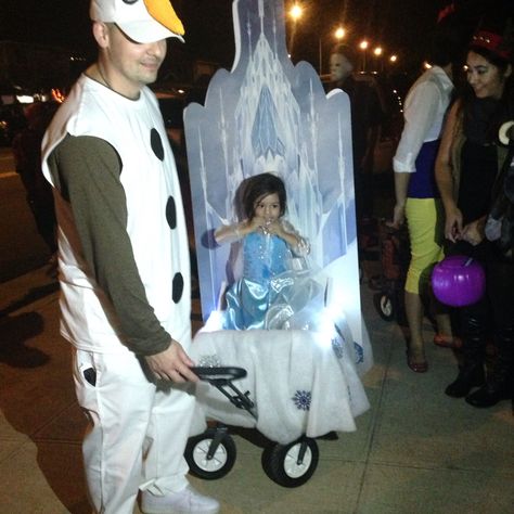 Elsa and her Snow Wagon pulled by Olaf. Happy Halloween!!! Elsa Trunk Or Treat Ideas For Cars, Frozen Wagon Halloween, Frozen Sleigh Wagon Diy, Princess Wagon For Halloween, Frozen Halloween Trunk Or Treat, Halloween Wagon, Wagon Floats, Elsa Halloween, Wagon Costume