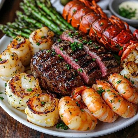 Surf And Turf Dinner, Surf N Turf, Surf And Turf, Snack Treat, Food Babe, Recipes Appetizers And Snacks, Food Platters, Restaurant Recipes, Food Cravings