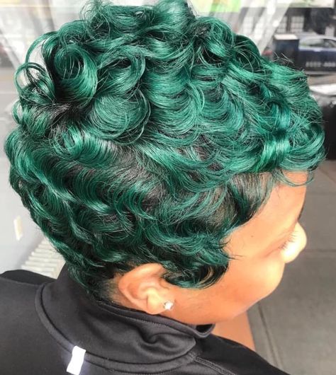 𝙋𝙞𝙣𝙩𝙚𝙧𝙚𝙨𝙩@𝙪𝙙𝙭𝙣𝙩𝙢𝙖𝙩𝙩𝙚𝙧 Short Hairstyles For Black Women, Balayage Lob, Curly Lob, Hair Black Women, Red H, Short Curls, Sassy Hair, Hairstyles For Black Women, Short Pixie Cut