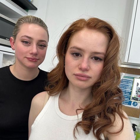 Madelaine Petsch Lili Reinhart, Riverdale Aesthetic, Video Call With Boyfriend Screen Photo, Scammer Pictures, Riverdale Cast, Madelaine Petsch, New Photo Download, Betty Cooper, Cheryl Blossom