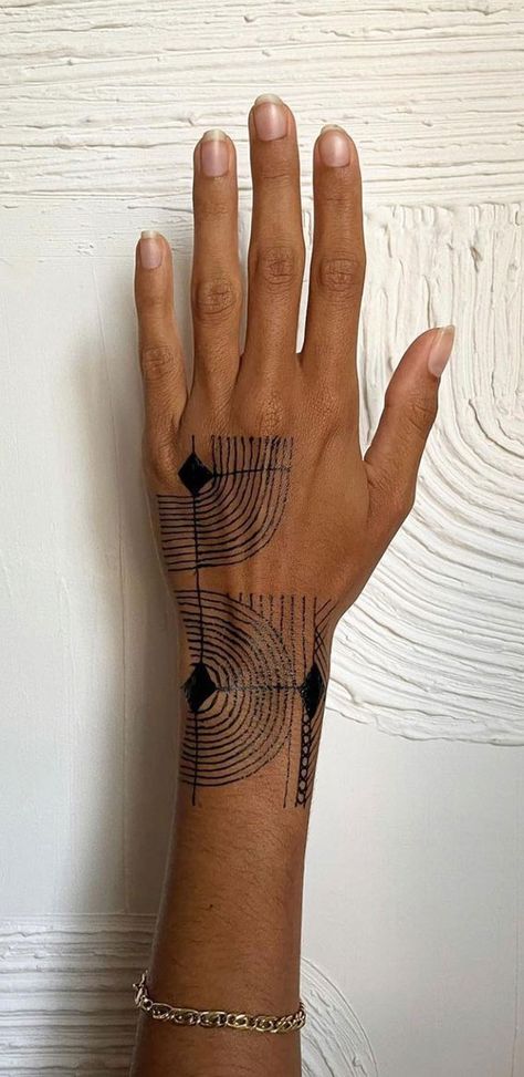 50 Timeless Allure of Henna Designs : Abstract Board I Take You | Wedding Readings | Wedding Ideas | Wedding Dresses | Wedding Theme Henna Designs Minimal, Traditional Henna Designs, Botanisches Tattoo, Palm Henna Designs, Palm Henna, Henna Inspired Tattoos, Traditional Henna, Palm Tattoos, Modern Henna Designs