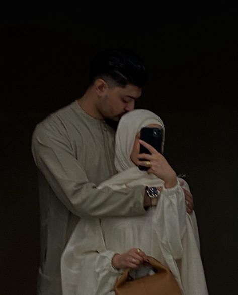 Muslim Wedding Photos, Islam Marriage, Instagram Couples, Love Quotes For Wedding, Muslim Couple Photography, Wedding Couple Poses Photography, Interesting English Words, Hijabi Aesthetic, Cute Muslim Couples