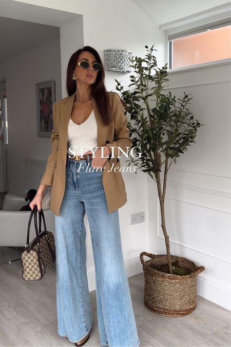 Tan Blazer Outfits Women Street Styles, Blazer Jean Outfits Women, How To Dress Up Casual Outfits, Spain Work Outfits, Woman’s Blazer Outfit, Jean Blazer Outfits For Women, One Blazer Many Outfits, Tan Blazer And Jeans Outfit, Fall Blazer Outfits 2024