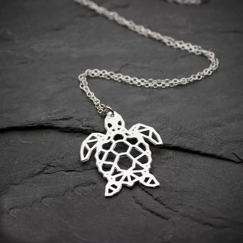 TurtleFamily.net on Instagram: “Get your turtle articles 👆🏽 _________________ ✅ Hoodies,T Shirts, case, accessoires _________________ ✅ All Items again available ☝🏽…” Turtle Origami, Pendant Tattoo, Gold Seashell Necklace, Gold Compass Necklace, Origami Necklace, Jewelry Design Studio, Sea Necklace, Silver Necklace Simple, Sea Turtle Necklace