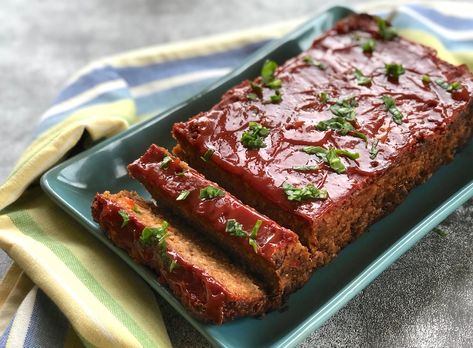 Beyond® Beef vegan meatloaf Vegan Thanksgiving Main Dish, Thanksgiving Main Dishes, Mcdougall Diet, Vegetarian Meatloaf, Thanksgiving Mains, Christmas Main Dishes, Vegan Christmas Dinner, Vegan Meatloaf, Homemade Tofu