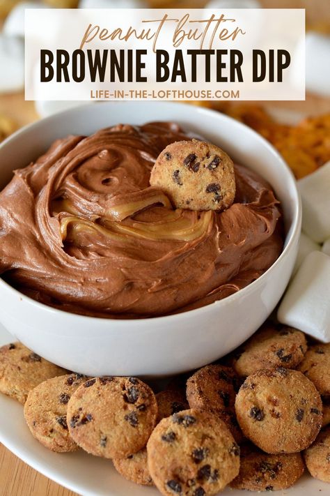 A creamy and delicious dessert dip that tastes like brownie batter and peanut butter. Brownie Dip, Brownie Batter Dip, Life In The Lofthouse, Savory Dips, Heart Sweets, Peanut Butter Dip, Peanut Butter Brownie, Sweet Dips, Kinds Of Desserts