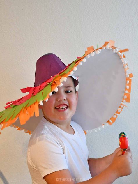 Sombrero Template, Sombrero Craft, Diy Christmas Gifts Ornaments, Diy Sombrero, Christmas Ornament Template, Sombrero Hat, Bug Crafts, Crown Crafts, Ornament Template