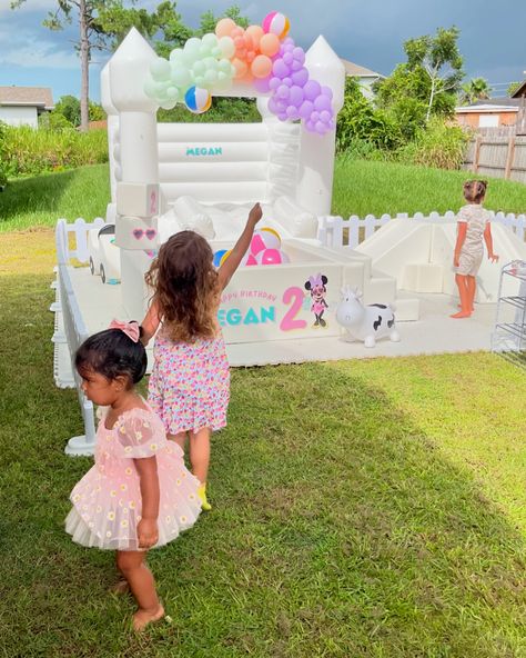 Our baby girl turned 2 and of course we had to give her a very BRIGHT Party 🥰🙏🏽 • Soft Play & White Bounce Houses: @brightpartymakers • Vinyl Customization: @brightpartymakers • Balloon Garland & Decoration: @creaciones_fergus • Number 2 and Minnie Balloons: @cori_art_balloons • Minnie’s Cut Outs: @ke.designs23 • Cake: @moonscakes4 Book Now! 🗓️ ◡̈ Modern Bounces | Bubble Bounce House & Party Rentals! ◡̈ Booking: 386-8049971 or DM ◡̈ brightpartymakers.com ◡̈ Serving Deltona • Orange City... Barbie Bounce House, Neutral Bounce House, Groovy Bounce House, Modern White Bounce House, Pink Bounce House With Balloons, White Castle Bounce House, Kids Party Rentals, Orange City, Soft Play