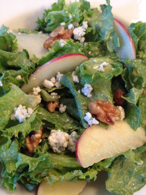 Blue Cheese Walnut Salad, Cheese Apples, Glazed Walnuts, Blue Cheese Recipes, Apple Walnut Salad, Blue Cheese Salad, Chopped Salad Recipes, Harvest Salad, Apples And Cheese