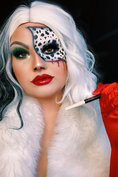 Cruella Deville Makeup, Disney Inspired Makeup, Cute Halloween Makeup, Cruella Deville, Makeup Humor, Face Art Makeup, Amazing Halloween Makeup, Halloween Makeup Ideas, Halloween Makeup Inspiration