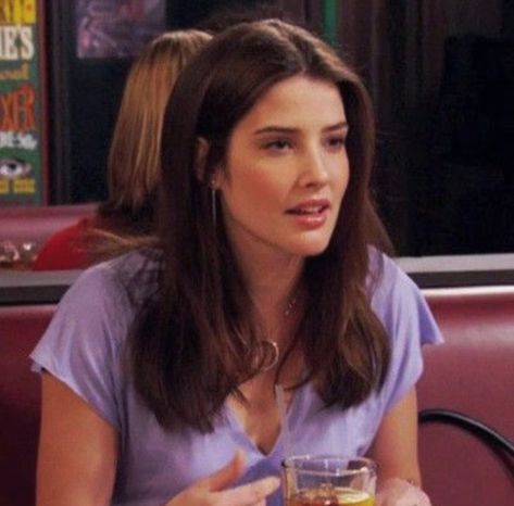 Robin Scherbatsky Outfit, Ted And Robin, Robin Scherbatsky, How Met Your Mother, Tv Outfits, Blonde Moments, Cobie Smulders, How I Met Your Mother, Fashion Icons