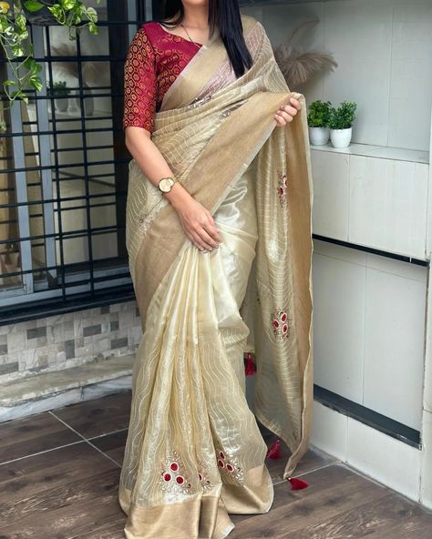 Price 1799 free ship Dm for order whatsup 8309874411 or Dm to @hansicollections inbox *A organza silk beauty for upcoming festival seasons with unique blade cut work and contrast jacquard blouse* *Product details* *Fabric-* *Saree- organza silk* *Blouse- jacquard* *Size-* *Saree- 5.5mtr* *Blouse-1 MTR* *Pattern-* *1-Tone to tone thread work with sequin touch* *2-contrast blade cut thread works with zari work* *3 - viscose border with tussles in pallu* *4-jacquard blouse* *Msp-1799 f... Golden Organza Saree, Celebration Outfit, Anarkali Frock, Saree Organza, Blade Cut, Frock Style, Saree Jewellery, Jacquard Blouse, Organza Silk Saree