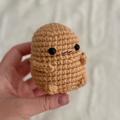 Pete The Potato, Kat Haken, Chat Crochet, Easy Crochet Animals, Crochet Mignon, Confection Au Crochet, Crochet Food, Crochet Design Pattern, Kawaii Crochet