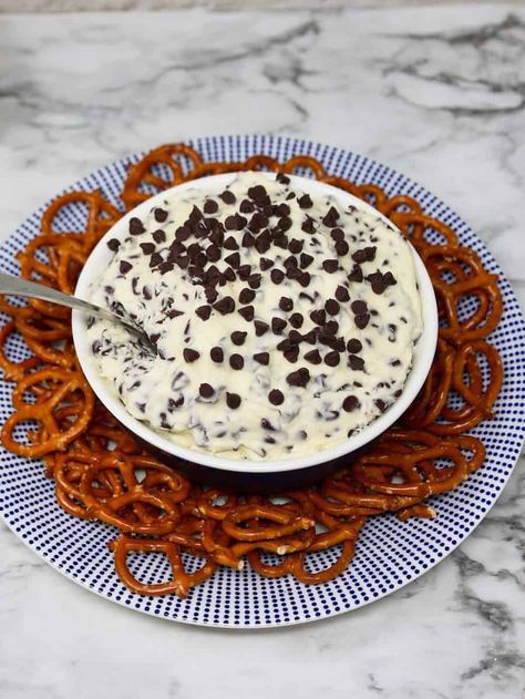 Chocolate Chip Cookie Dough Dip - Grace Like Rain Blog Sweet Dips Recipes, Stovetop Appetizers, Chocolate Chip Cookie Dough Dip, Cookie Dough Dip Recipe, Sweet Dip, Flavored Ice Cubes, Cookie Dough Dip, Easy Dip, Sweet Dips