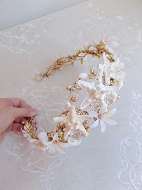 Starfish Hair Accessories, Beach Wedding Headpieces, Beach Wedding Hair Accessories, Lilac Wedding Bouquet, Seashell Crown, Dream Beach Wedding, Beach Wedding Hair, Beach Wedding Decorations, Gelang Manik