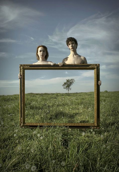 Creepy Mirror, Facebook L, Mirror Photography, Surrealism Photography, Mirror Photo, Creative Photos, Pics Art, Surreal Art, A Frame