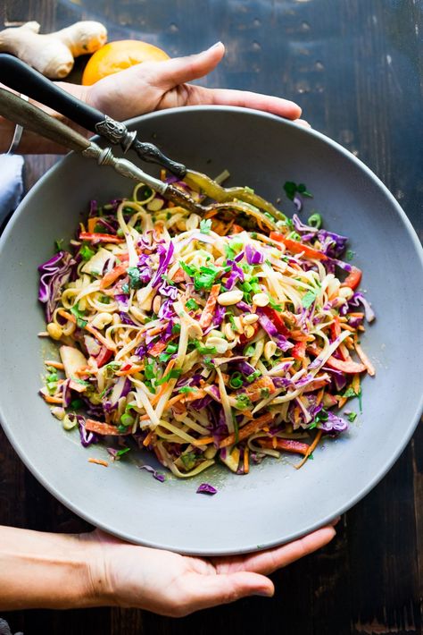 Thai Noodle Salad with Peanut Sauce- loaded up with healthy veggies and the BEST peanut sauce eeeeeeeeeever! Vegan & Gluten-Free | www.feastingathome.com Pasti Fit, Thai Noodle Salad, Peanut Salad, Make Ahead Salads, Thai Peanut Sauce, Noodle Salad Recipes, Resep Salad, Noodle Salad, Healthy Veggies