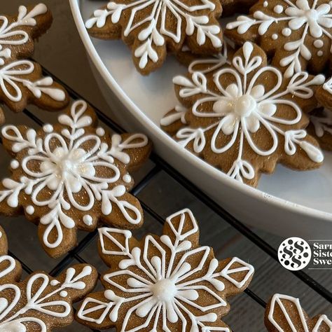 Priscilla and Angela on Instagram: "Short on time but big on fancy? Gingerbread snowflakes are a great solution! I’m hosting some fellow moms this afternoon from my daughter’s school to make some ornaments to sell at their Winter Wonderland event, and I wanted to have a few festive treats for them to enjoy. When you don’t have to mix colors or flood, cookie decorating is very quick. I love these simple and pretty designs! ❄️ #snowflakecookies #gingerbread #holidaybaking" Gingerbread Winter Wonderland, Winter Wonderland Event, Gingerbread Snowflakes, Snowflake Gingerbread, Snowflake Ornaments Diy, Gingerbread Cookies Decorated, Wonderland Events, Gingerbread Christmas Decor, Snowflake Cookies