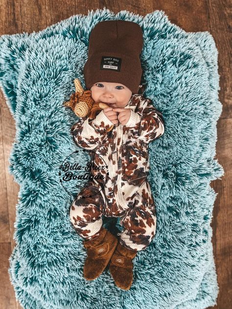 Gender Neutral Nursery Western, Rustic Western Nursery, Nursery Ideas Western, Country Baby Stuff, Baby Boy Western Outfits, Western Baby Boy Clothes, Baby Things Aesthetic, Baby Boy Western Nursery, Country Baby Nursery