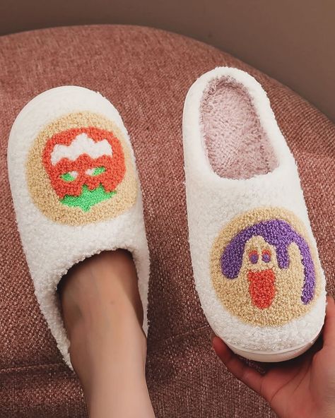 Our new favorite slippers !! Pumpkin Plush, Fun Slippers, Halloween Shoes, Casual Halloween, Halloween Pumpkin Designs, White Halloween, Plush Slippers, Small Cosmetic Bags, Home Slippers