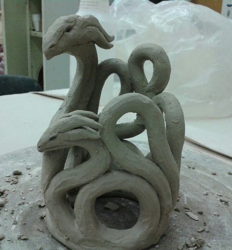 Making Clay Sculptures, Coil Pots Ideas Design, Coiling Clay Ideas, Coiled Ceramics Ideas, Coil Clay Projects Ideas, Clay Coiling Ideas, Animal Coil Pots, Coiled Clay Projects, Easy Clay Sculpture Ideas Aesthetic