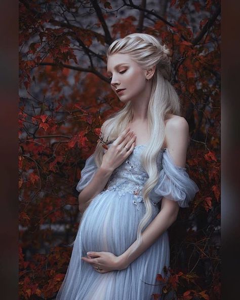 Beautiful! 🌹 - #Reposted From 📷 @mariaamanda_official . . . Follow Us ➡️➡️ @pregnancy.zone & @moms.zone ⬅️⬅️ . . . #pregnancyzone ||… Margaery Tyrell, Targaryen Aesthetic, Fotografi Vintage, Cersei Lannister, Fantasy Photography, Arya Stark, Princess Aesthetic, House Of Dragons, Pregnant Woman