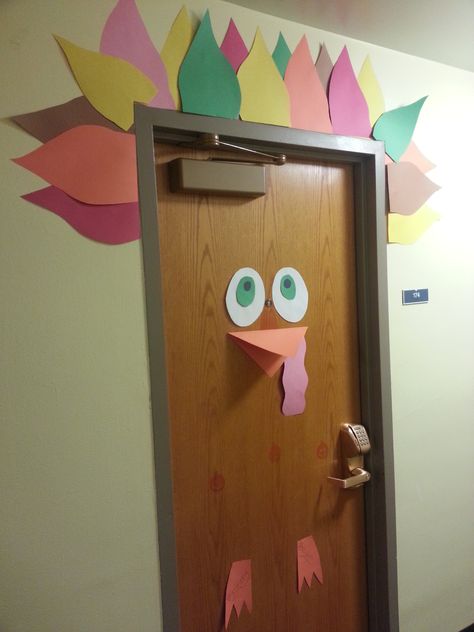 Our Thanksgiving dorm decor TURKEY DOOR :D Thanksgiving Dorm Door Decorations, Fall Dorm Door Decorations, Dorm Room Christmas Decorations, Thanksgiving Door Decorations Classroom, Thanksgiving Door Decorations, Dorm Room Closet, Turkey Door, Bedroom Door Decorations, Dorm Door Decorations