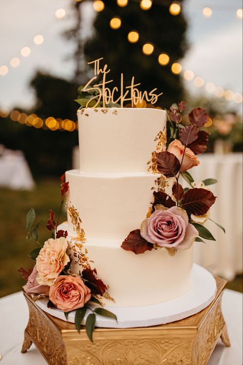 Wedding Cakes Rustic Elegant, Wedding Cake Designs Burgundy And Gold, Fall Cake Designs Wedding Ideas, Rustic Burgundy Wedding Cake, 2 Tier Wedding Cakes Simple Elegant Fall, 3 Tier Fall Wedding Cake, Vintage Modern Wedding Cake, Boho Wedding Cake Designs, Burgundy Theme Wedding Cake