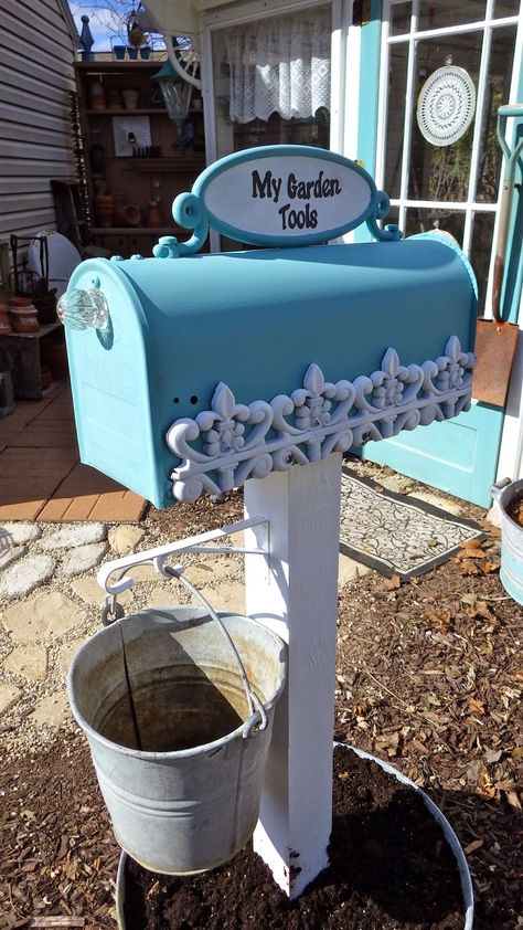 Our Garden Path >>> Clever repurposing for housing garden tools! Mailbox Garden, Mailbox Makeover, Mailbox Landscaping, Painted Mailboxes, Diy Mailbox, Mailbox Decor, Garden Tool Storage, Market Garden, Landscape Designs