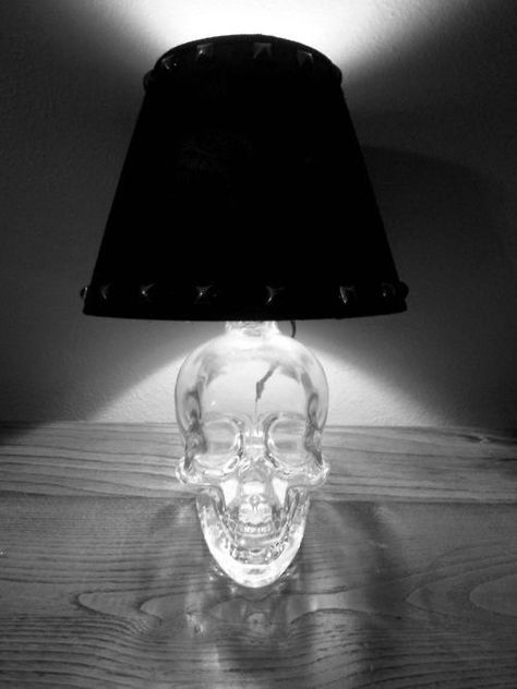 DIY Skull Vodka Bottle Lamp Skull Vodka Bottle, Skull Bedroom, Skull Furniture, Diy Lampe, Goth Home, Goth Home Decor, Dark Home, Goth Decor, Bottle Lamp