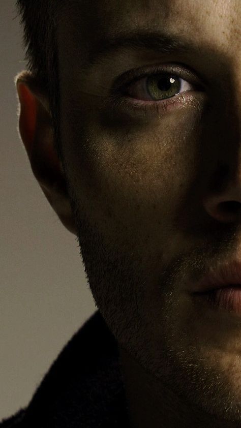 Dean Winchester Wallpaper, Jesen Ackles, Behind Blue Eyes, Supernatural Wallpaper, John Winchester, Supernatural Pictures, Supernatural Dean Winchester, Winchester Supernatural, Supernatural Dean