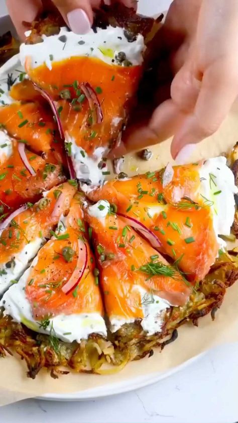 Smoked Salmon Potato, Potato Pizza, Gold Potatoes, Salmon Potato, Yukon Gold, Yukon Gold Potatoes, International Food, Crispy Potatoes, Fancy Desserts