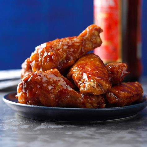 Honey-Barbecue Chicken Wings Honey Chicken Wings Recipe, Chicken Wings Recipe Oven, Chicken Receipts, Chicken Wing Sauce Recipes, Honey Bbq Chicken Wings, Bbq Chicken Wings Recipe, Best Chicken Wing Recipe, Barbecue Chicken Wings, Braised Chicken Breast