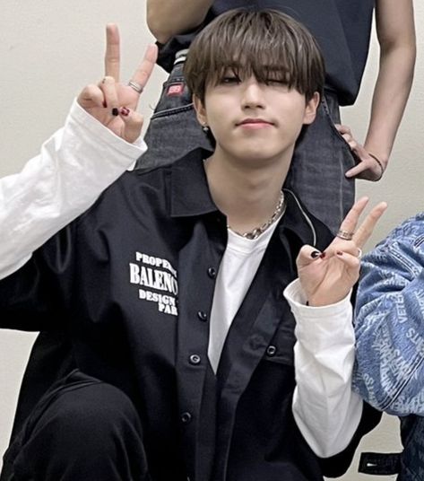 Black nails han jisung red nails han jisug emo boy han jisung han emo Star Boy, Emo Boy, Runners High, Racun Shopee, Punk Princess, Baby Squirrel, Nails For Kids, Skz In Cute, Stray Kids Seungmin